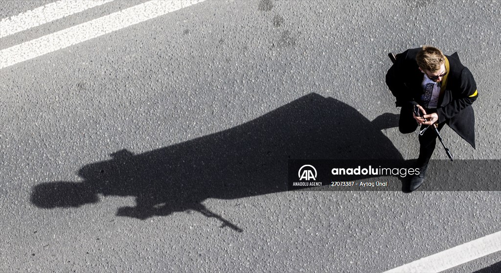 Sviatoslav Yurash: Ukrainian youngest parliament member at the streets with his weapon to defend Kyiv