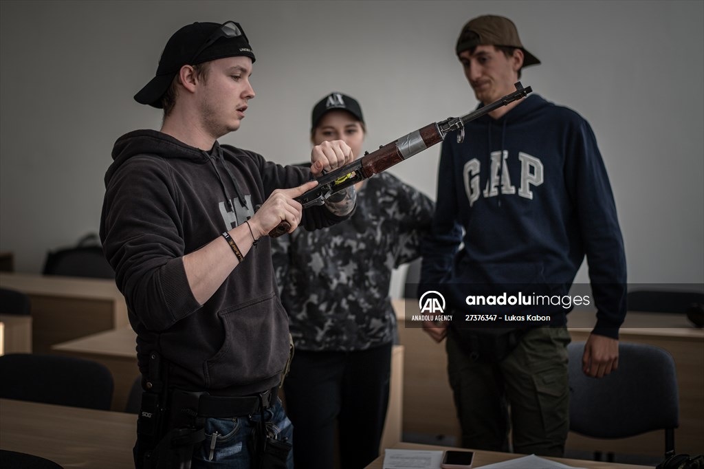 Volunteers' military training in Czech Republic's Brno