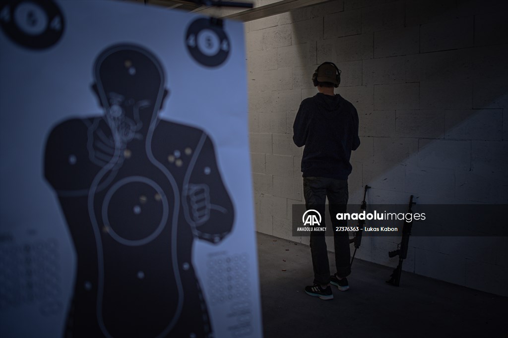 Volunteers' military training in Czech Republic's Brno