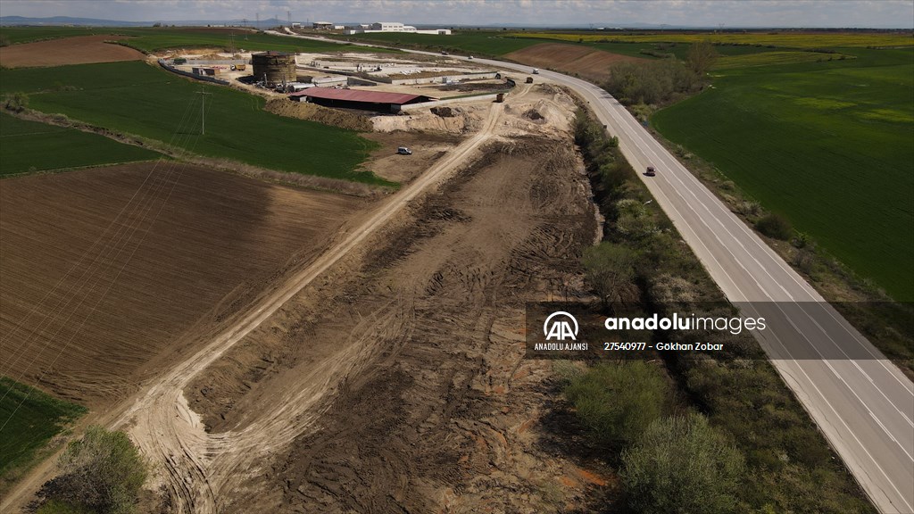 Edirne'de deposundan tarım arazilerine zift yayılan şirketin faaliyetleri durduruldu