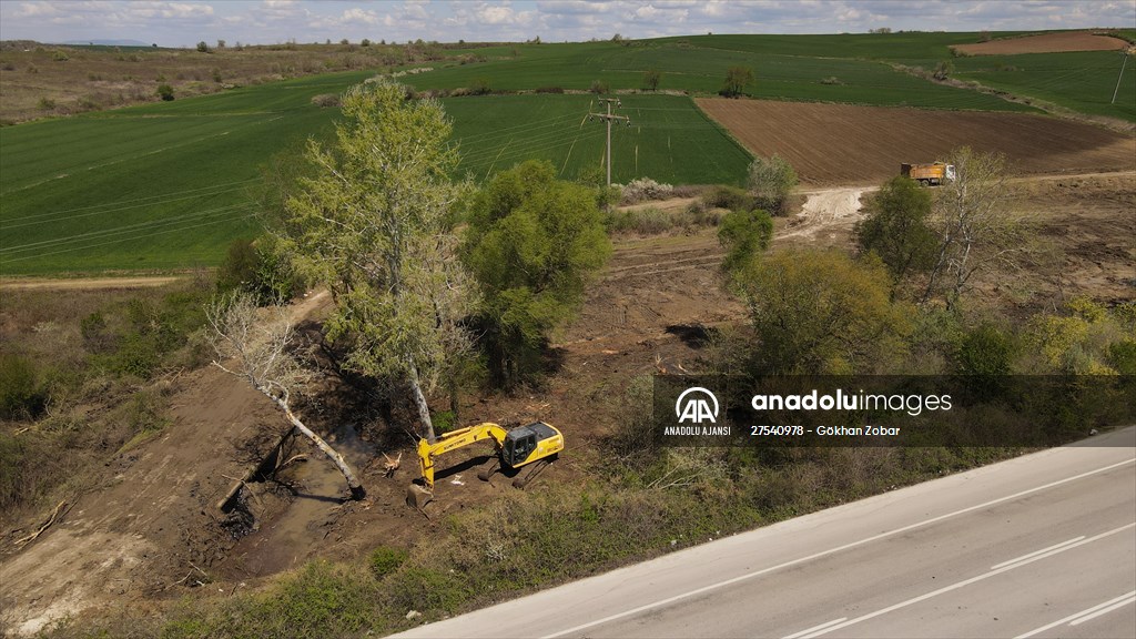 Edirne'de deposundan tarım arazilerine zift yayılan şirketin faaliyetleri durduruldu