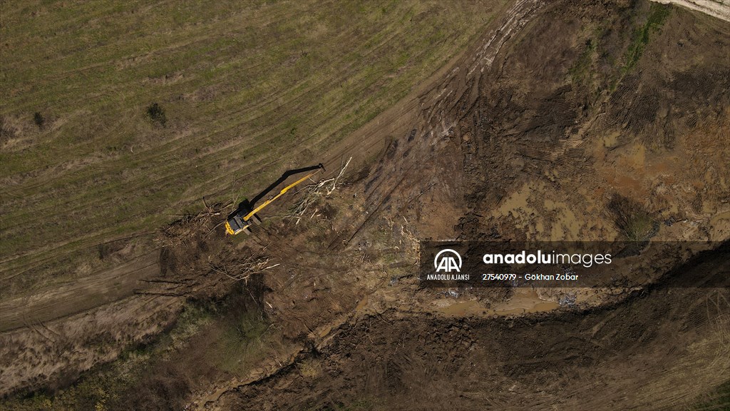 Edirne'de deposundan tarım arazilerine zift yayılan şirketin faaliyetleri durduruldu