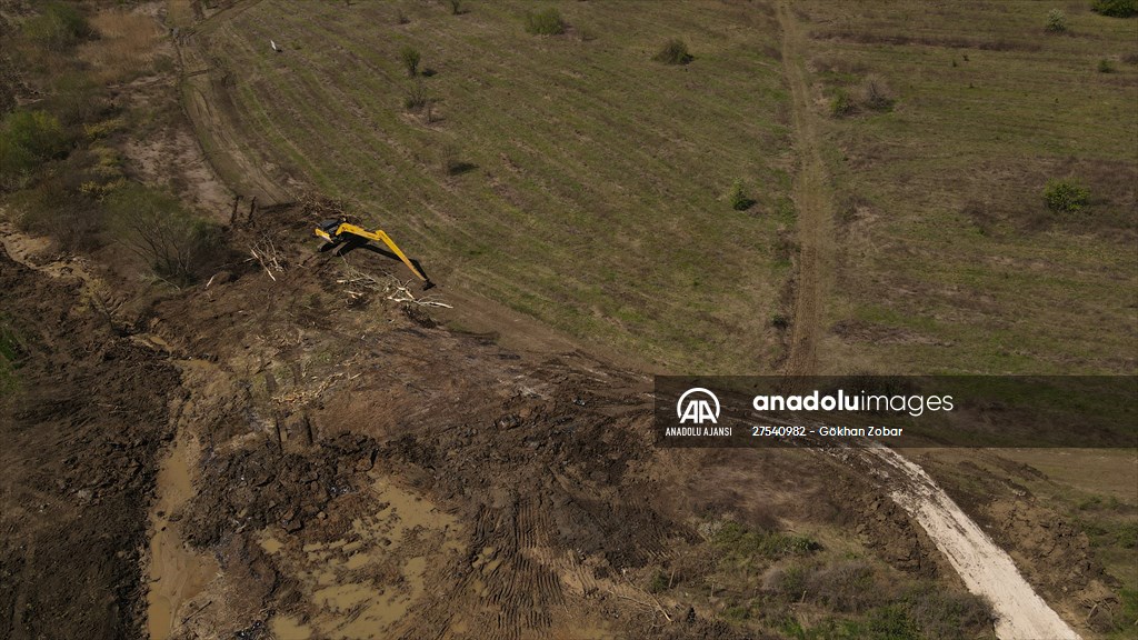 Edirne'de deposundan tarım arazilerine zift yayılan şirketin faaliyetleri durduruldu