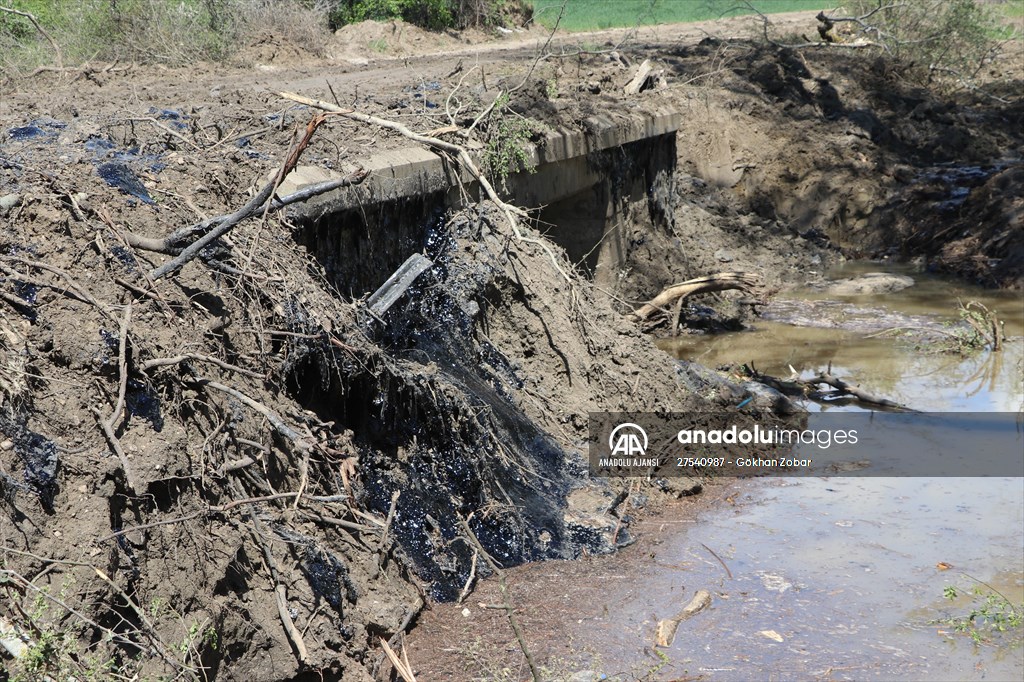 Edirne'de deposundan tarım arazilerine zift yayılan şirketin faaliyetleri durduruldu