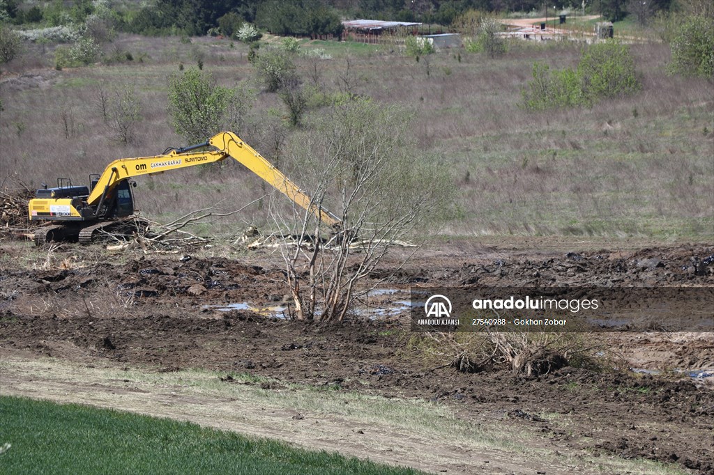 Edirne'de deposundan tarım arazilerine zift yayılan şirketin faaliyetleri durduruldu