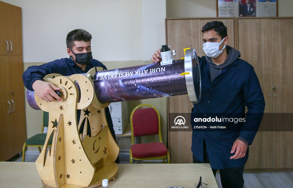 İzmir'de liseliler atık malzemelerden yararlanarak teleskop yaptı
