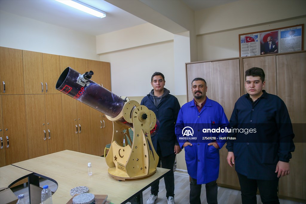 İzmir'de liseliler atık malzemelerden yararlanarak teleskop yaptı
