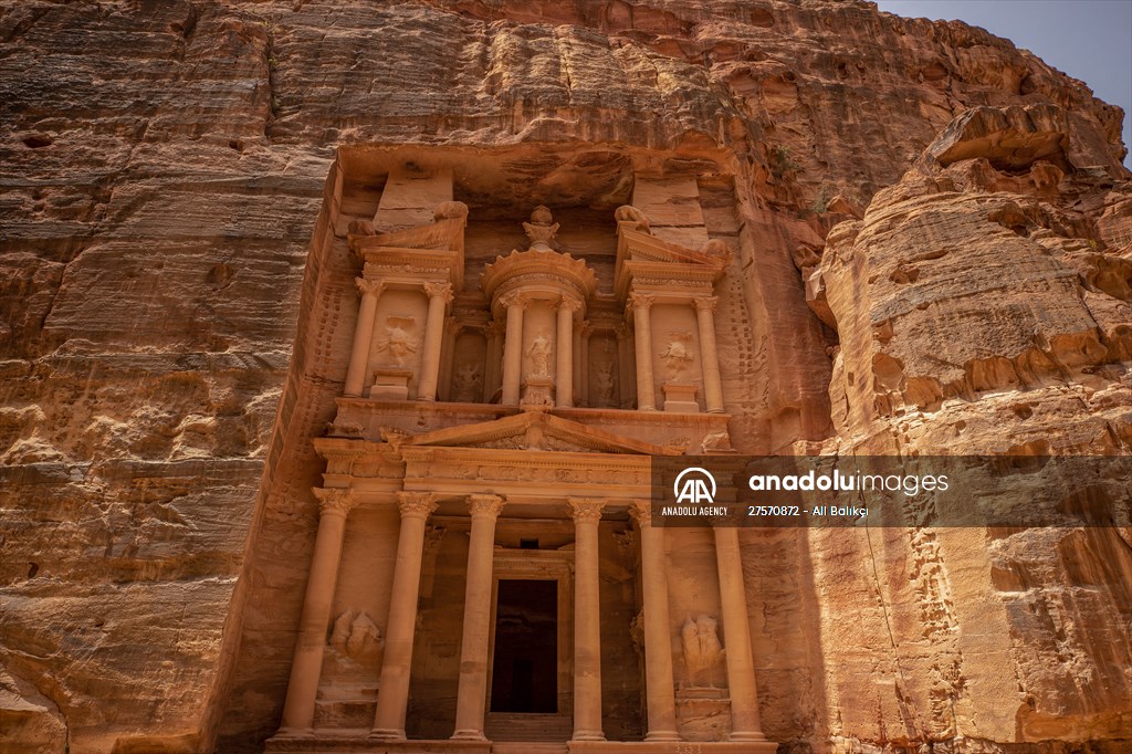 Rose red city: Jordan's Petra