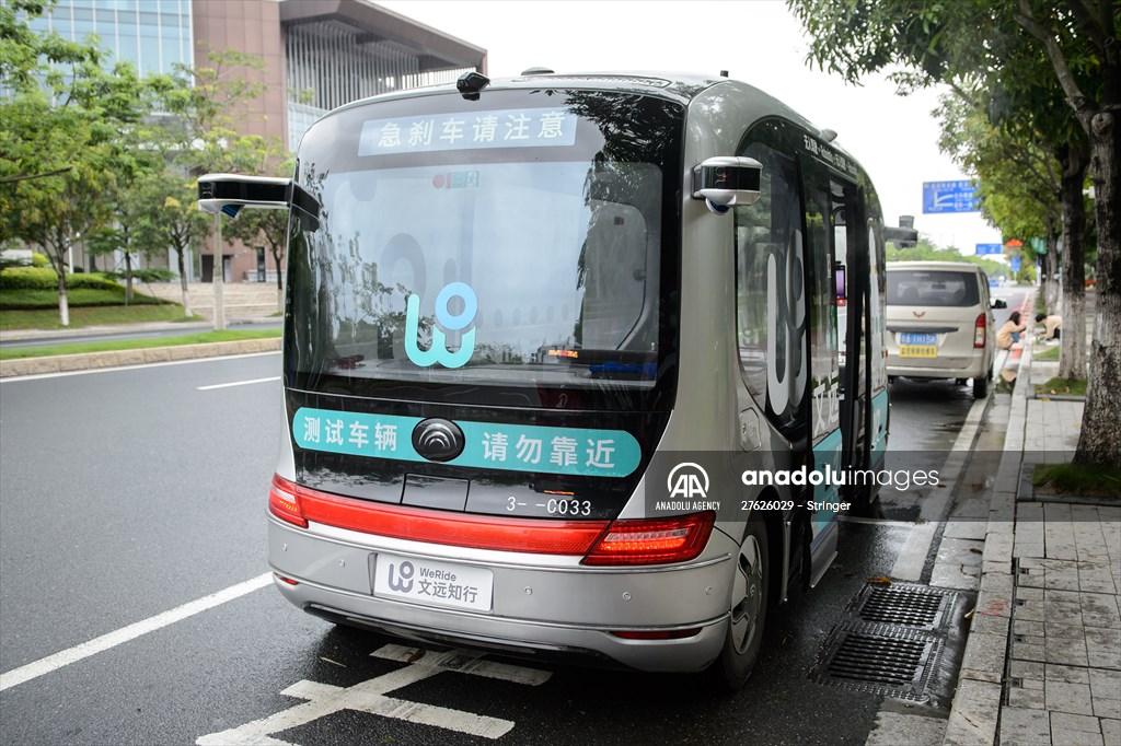 Self-driving bus goes into run in Guangzhou