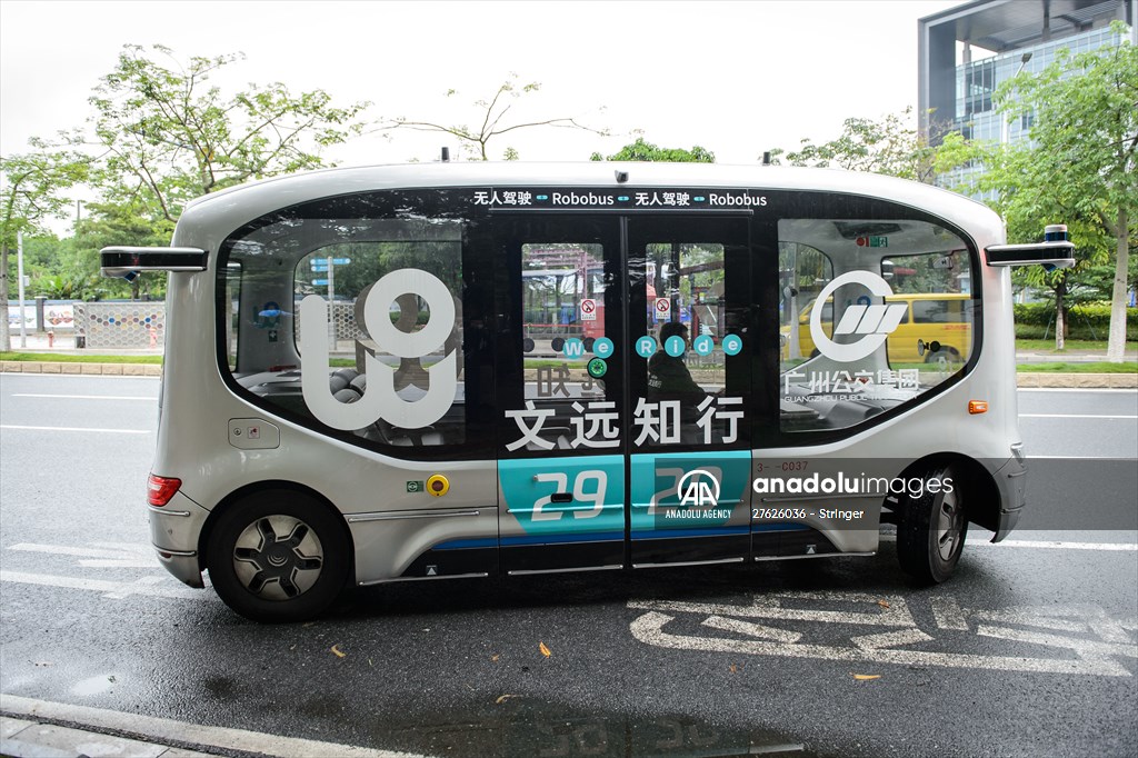 Self-driving bus goes into run in Guangzhou