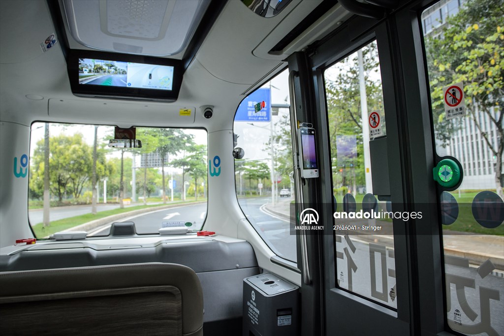 Self-driving bus goes into run in Guangzhou