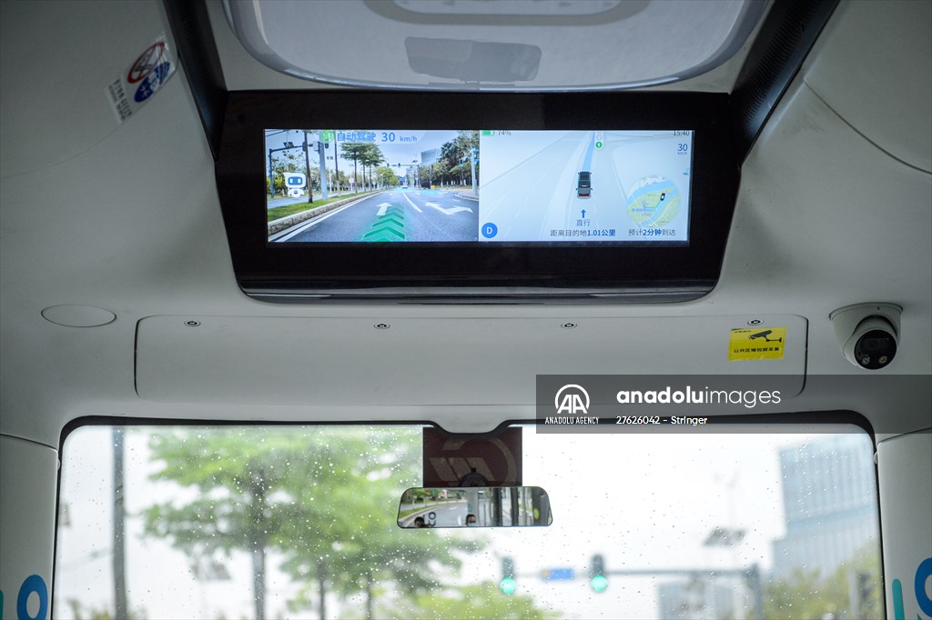 Self-driving bus goes into run in Guangzhou