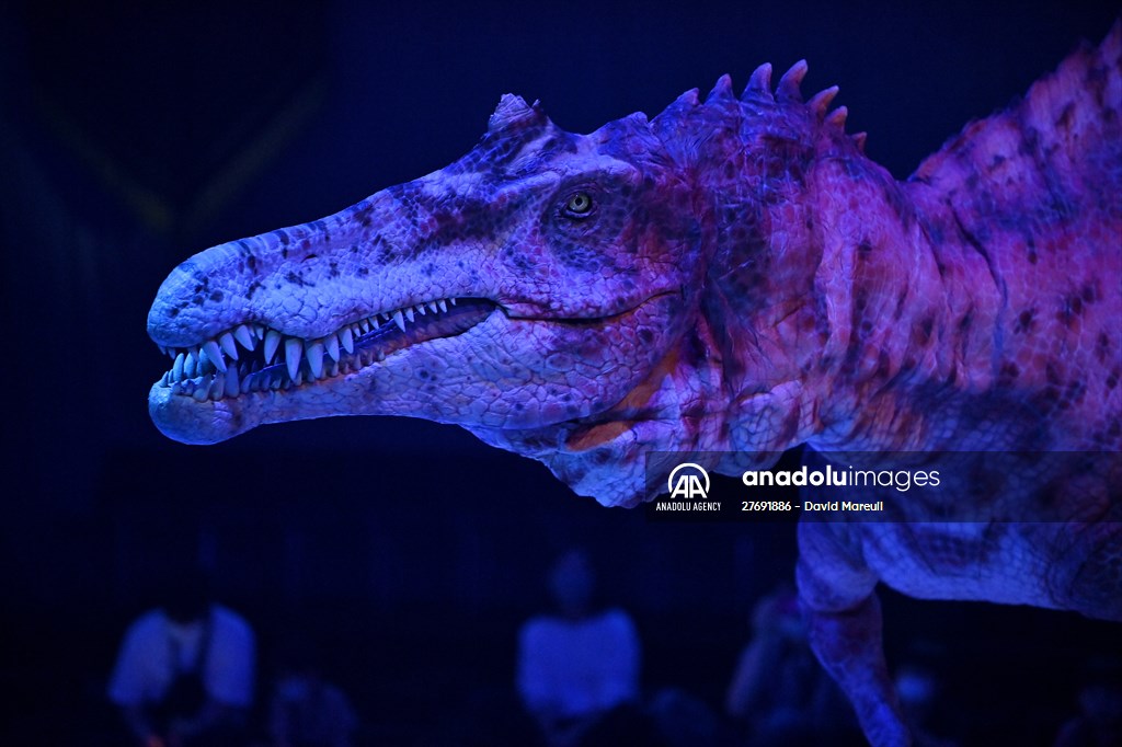 Dinosaur scenic representation life-size in Tokyo