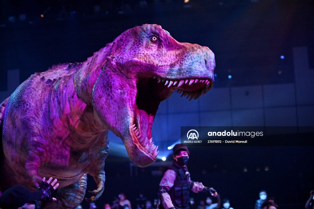 Dinosaur scenic representation life-size in Tokyo