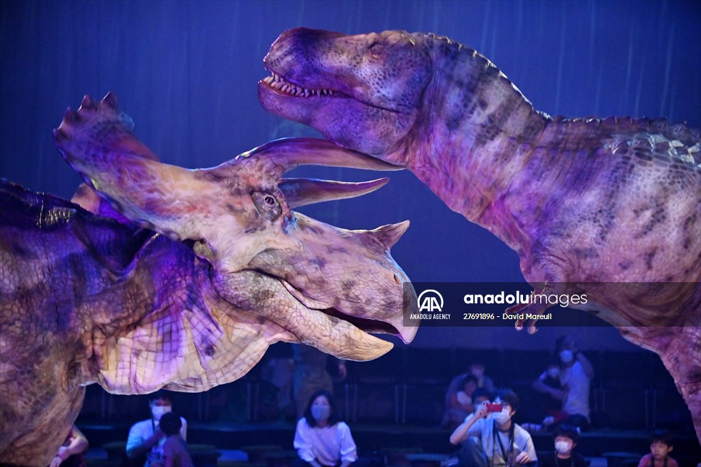 Dinosaur scenic representation life-size in Tokyo