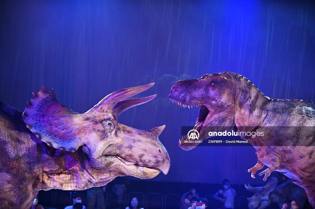 Dinosaur scenic representation life-size in Tokyo