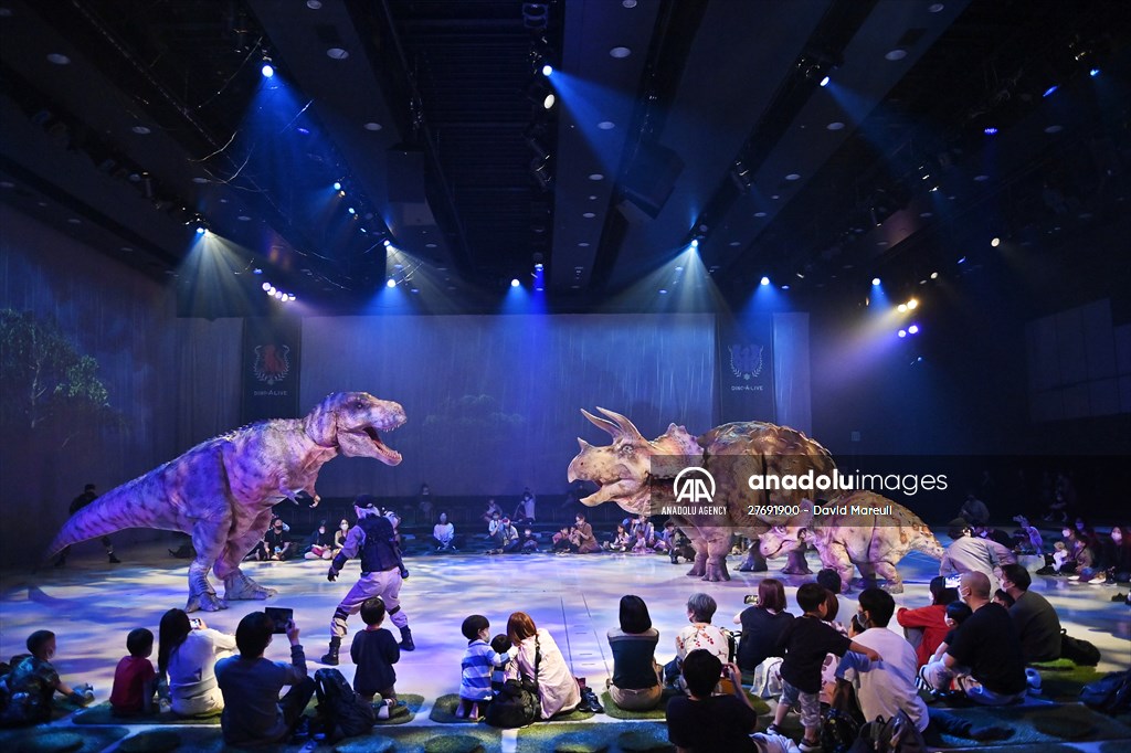 Dinosaur scenic representation life-size in Tokyo
