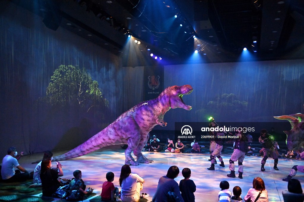 Dinosaur scenic representation life-size in Tokyo