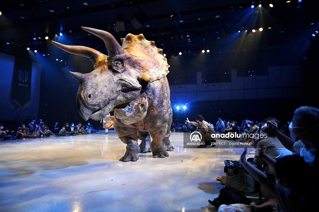 Dinosaur scenic representation life-size in Tokyo