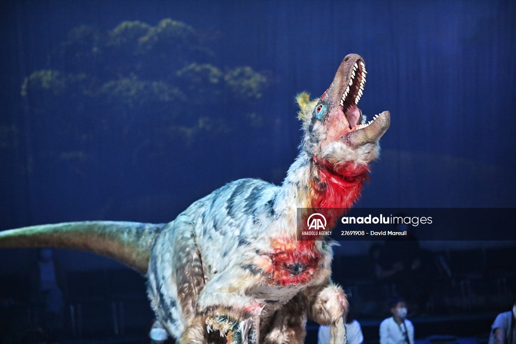 Dinosaur scenic representation life-size in Tokyo