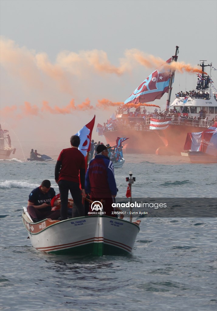 Trabzonspor fans celebrate title in Trabzon