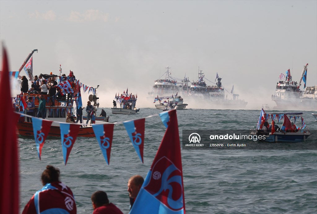 Trabzonspor fans celebrate title in Trabzon