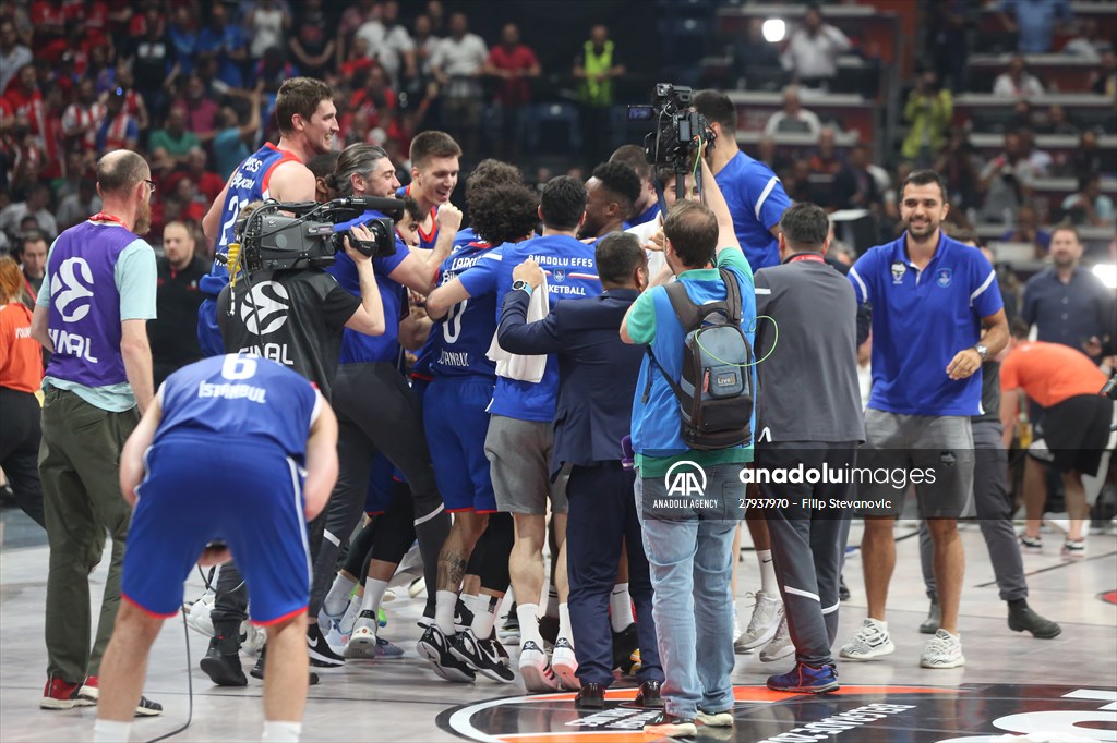 Anadolu Efes become 2021-22 EuroLeague champions by beating Real Madrid 58-57