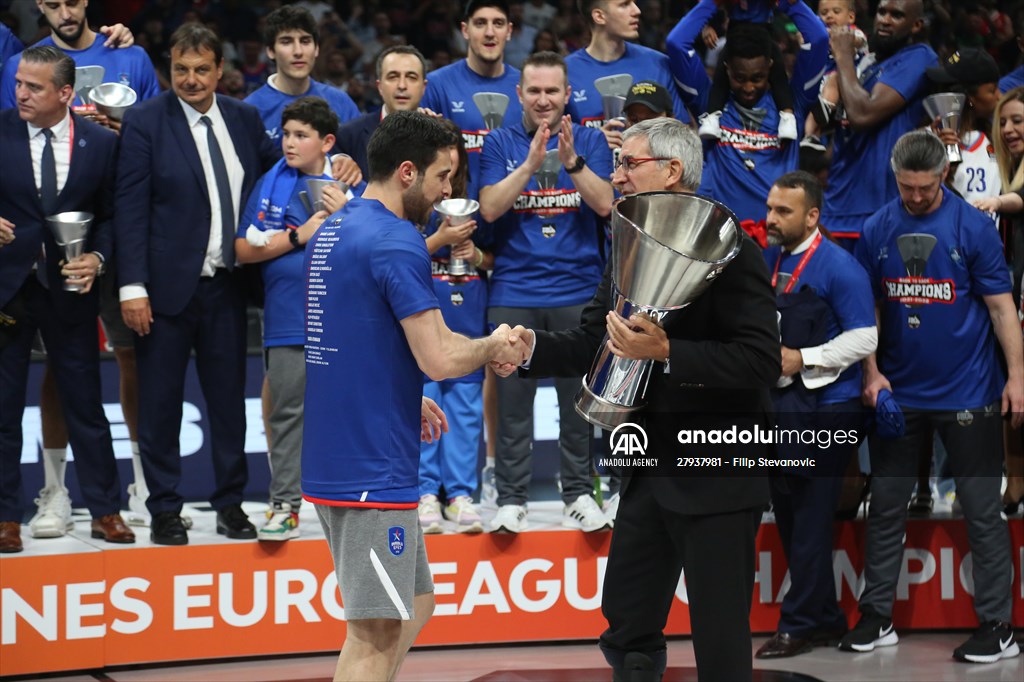 Anadolu Efes become 2021-22 EuroLeague champions by beating Real Madrid 58-57