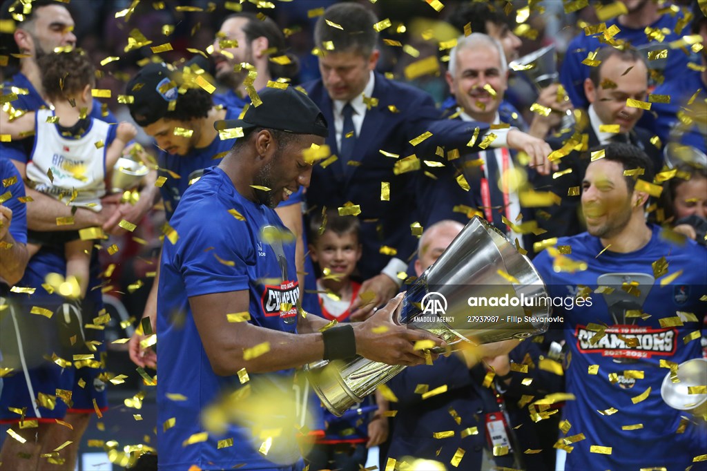 Anadolu Efes become 2021-22 EuroLeague champions by beating Real Madrid 58-57