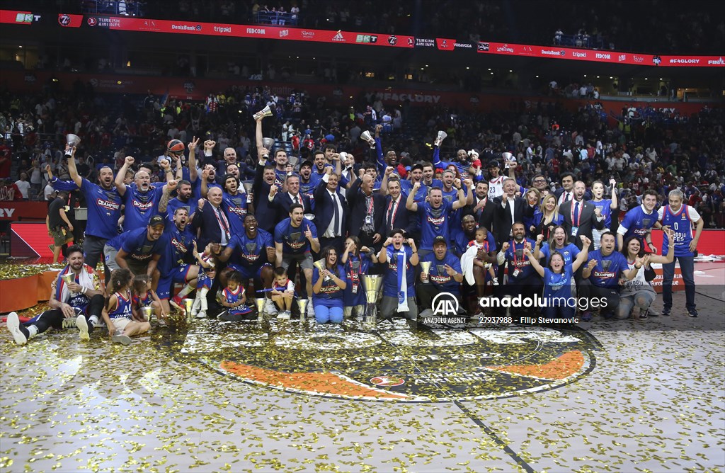 Anadolu Efes become 2021-22 EuroLeague champions by beating Real Madrid 58-57