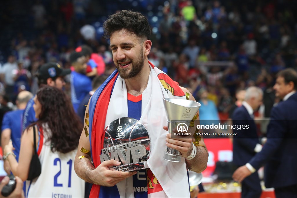 Anadolu Efes become 2021-22 EuroLeague champions by beating Real Madrid 58-57