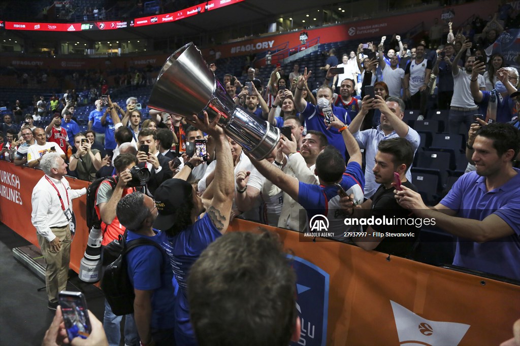 Anadolu Efes become 2021-22 EuroLeague champions by beating Real Madrid 58-57