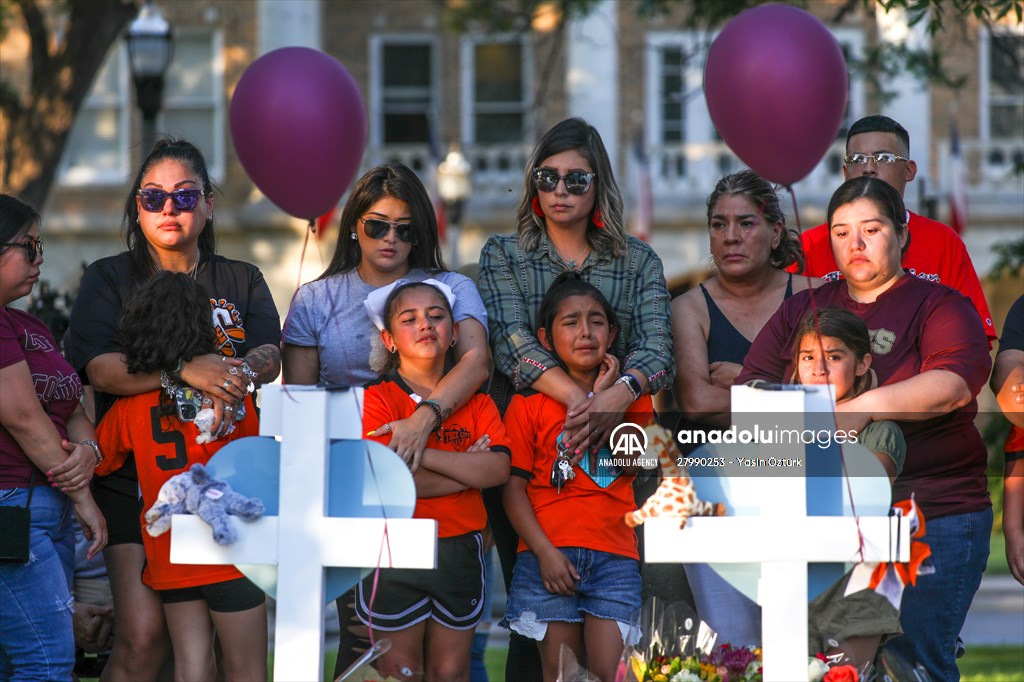 Mourners visit memorial for Texas school shooting victims