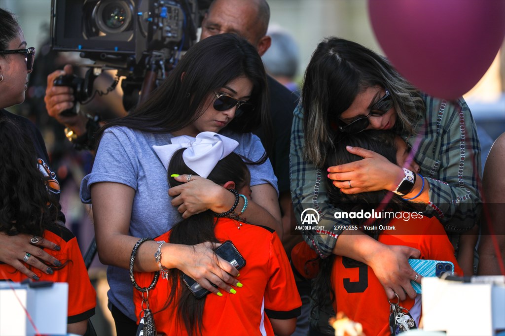 Mourners visit memorial for Texas school shooting victims
