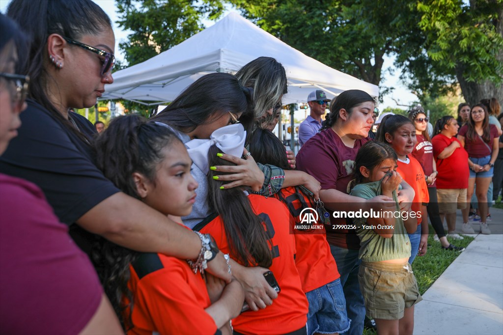 Mourners visit memorial for Texas school shooting victims