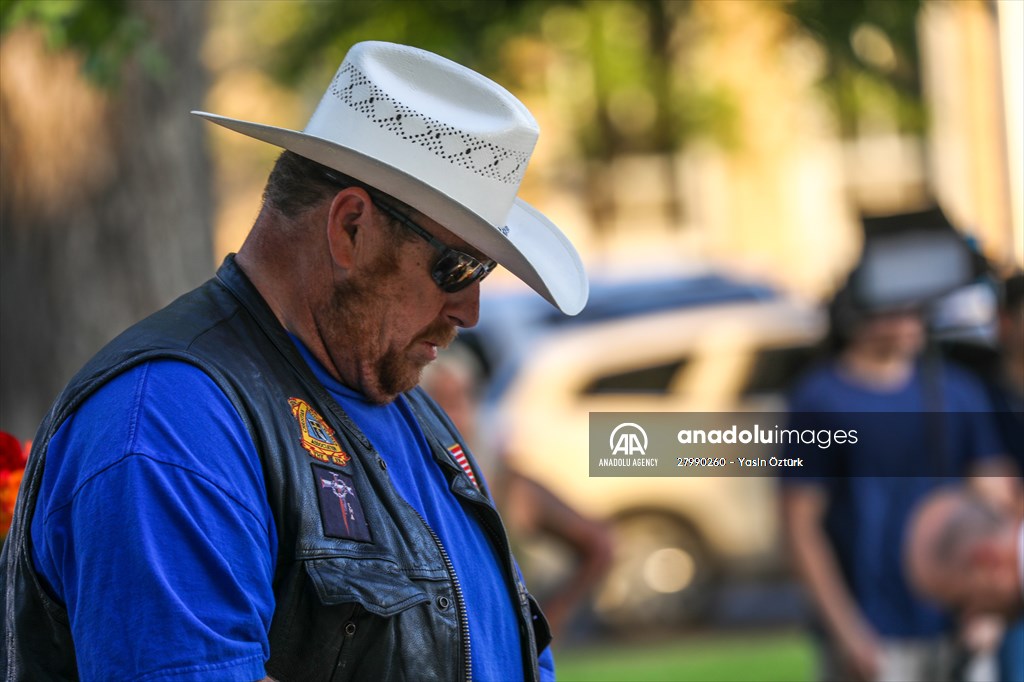 Mourners visit memorial for Texas school shooting victims