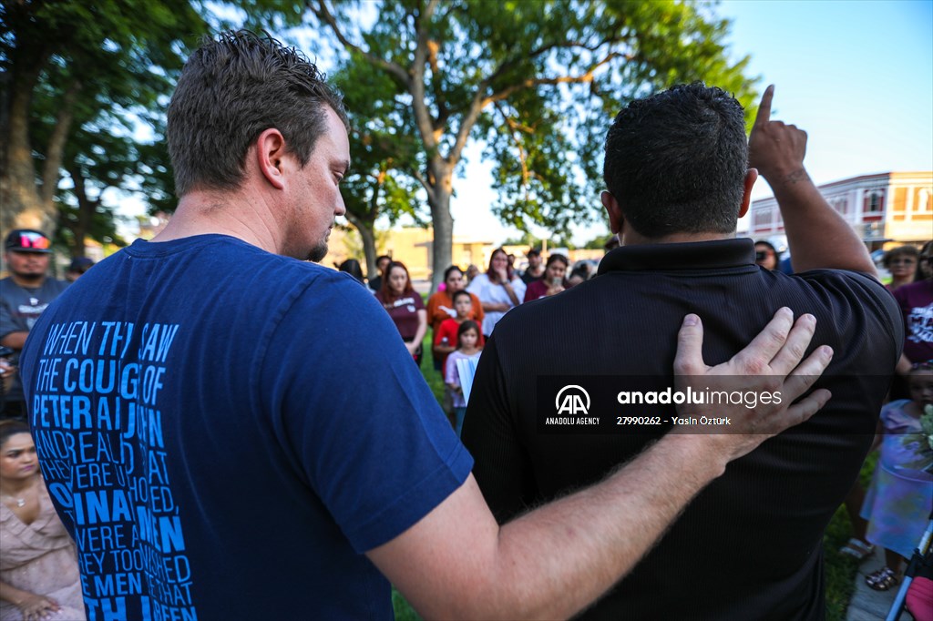 Mourners visit memorial for Texas school shooting victims