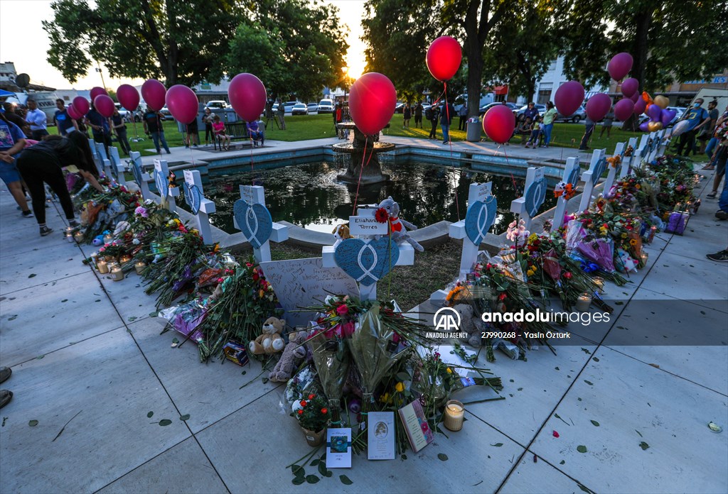 Mourners visit memorial for Texas school shooting victims