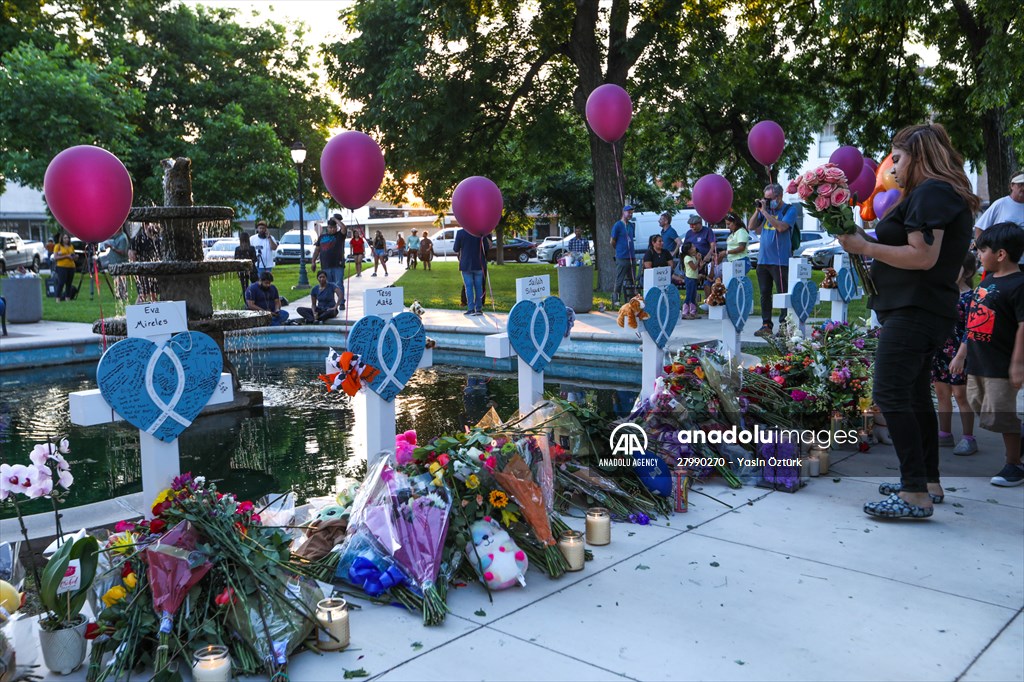 Mourners visit memorial for Texas school shooting victims