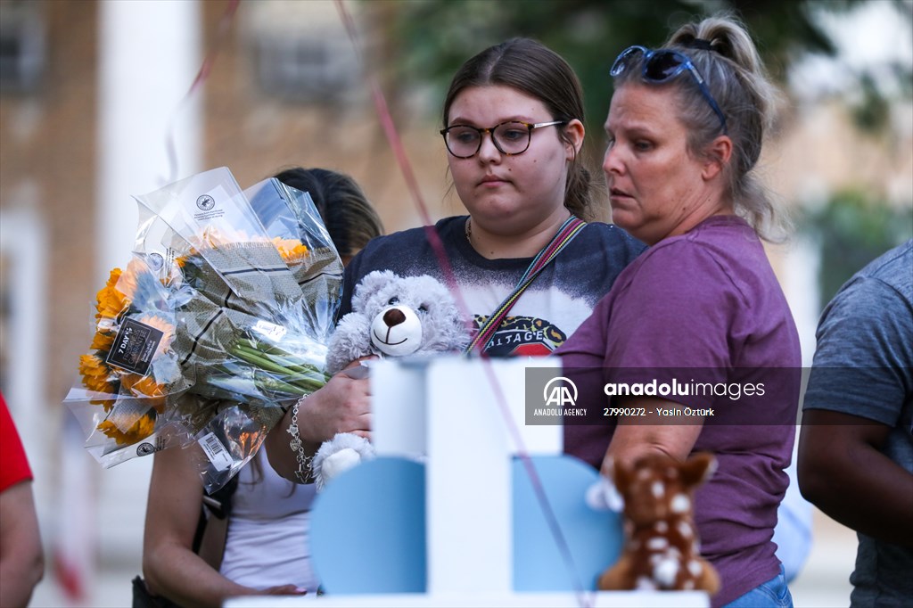 Mourners visit memorial for Texas school shooting victims