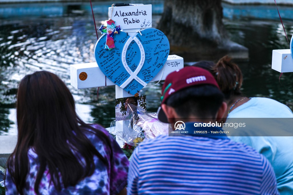 Mourners visit memorial for Texas school shooting victims
