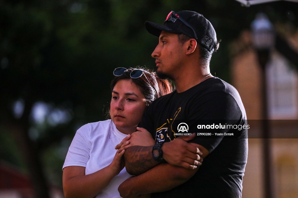 Mourners visit memorial for Texas school shooting victims