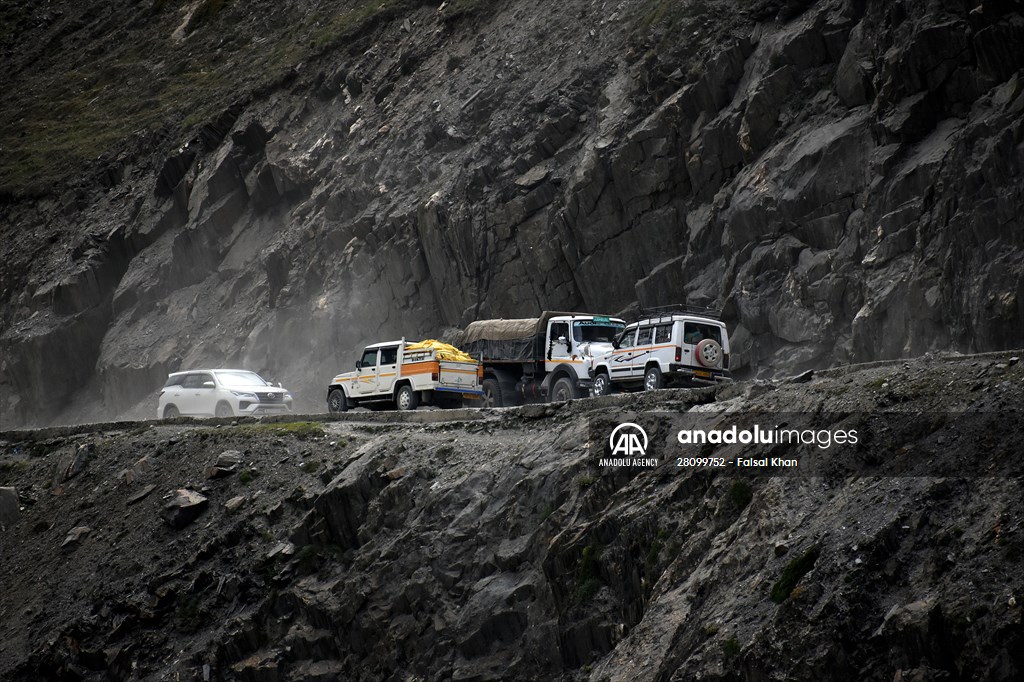Zojila Pass : one of the world's most dangerous roads