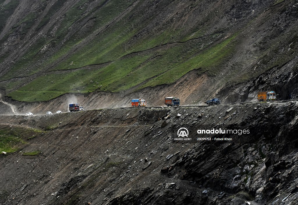 Zojila Pass : one of the world's most dangerous roads