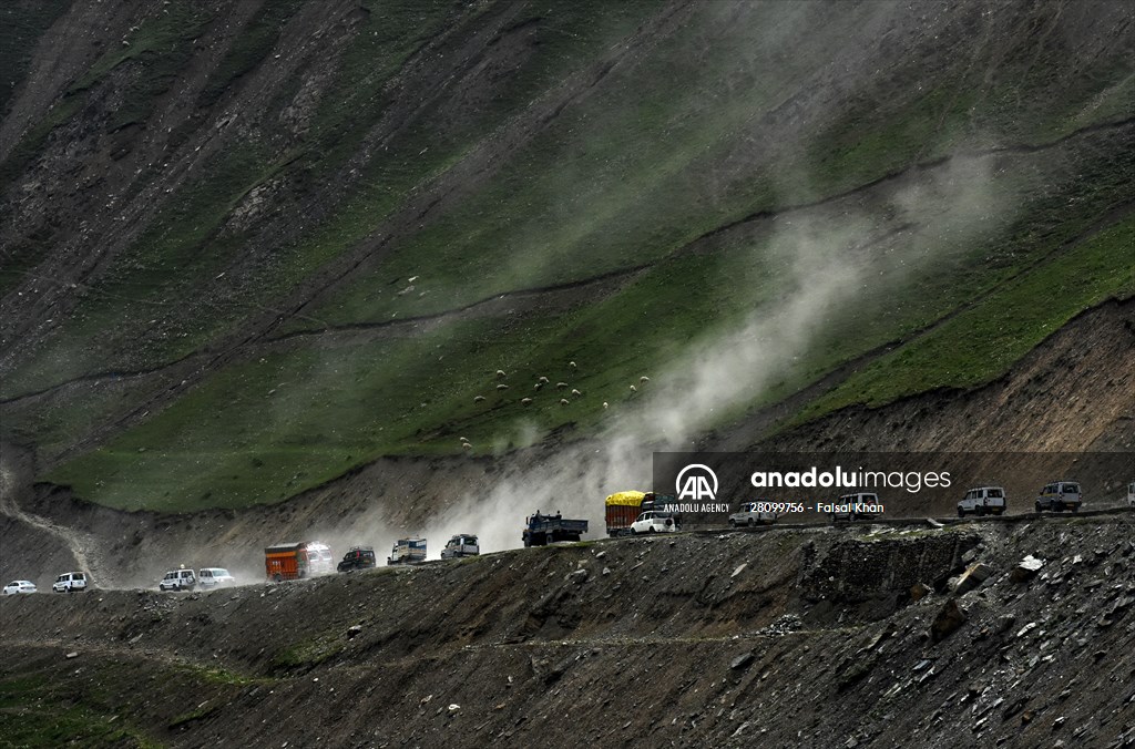 Zojila Pass : one of the world's most dangerous roads