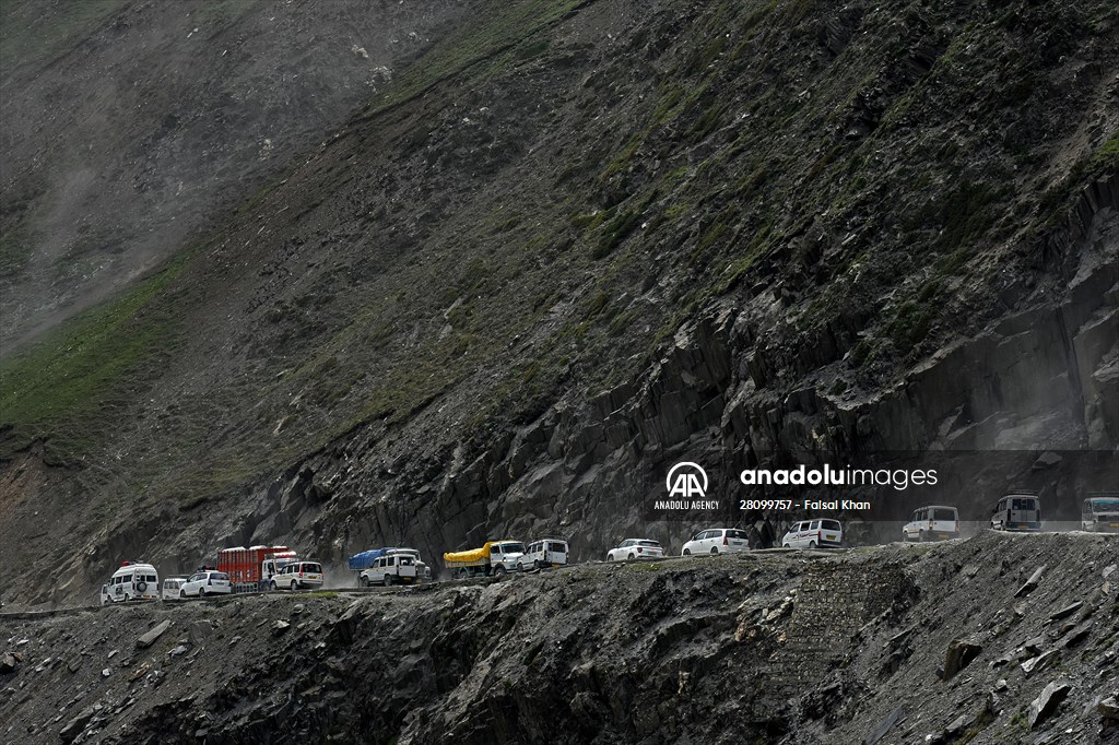 Zojila Pass : one of the world's most dangerous roads