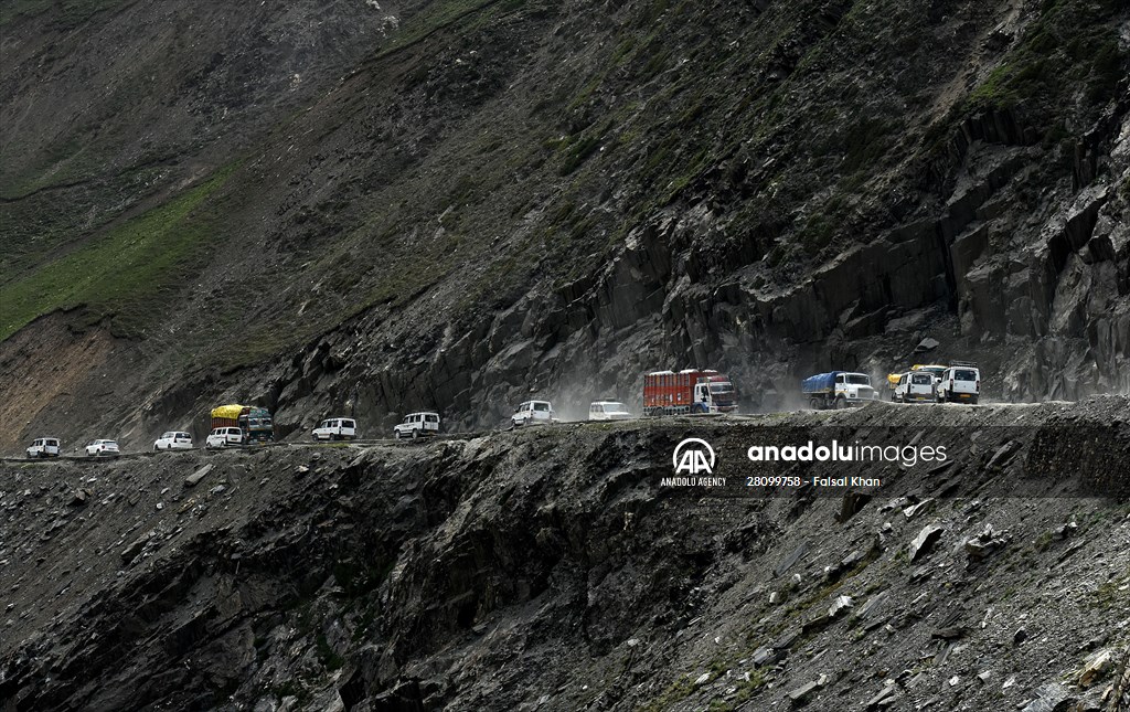 Zojila Pass : one of the world's most dangerous roads