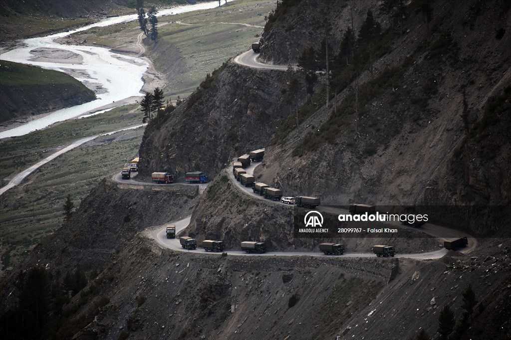 Zojila Pass : one of the world's most dangerous roads