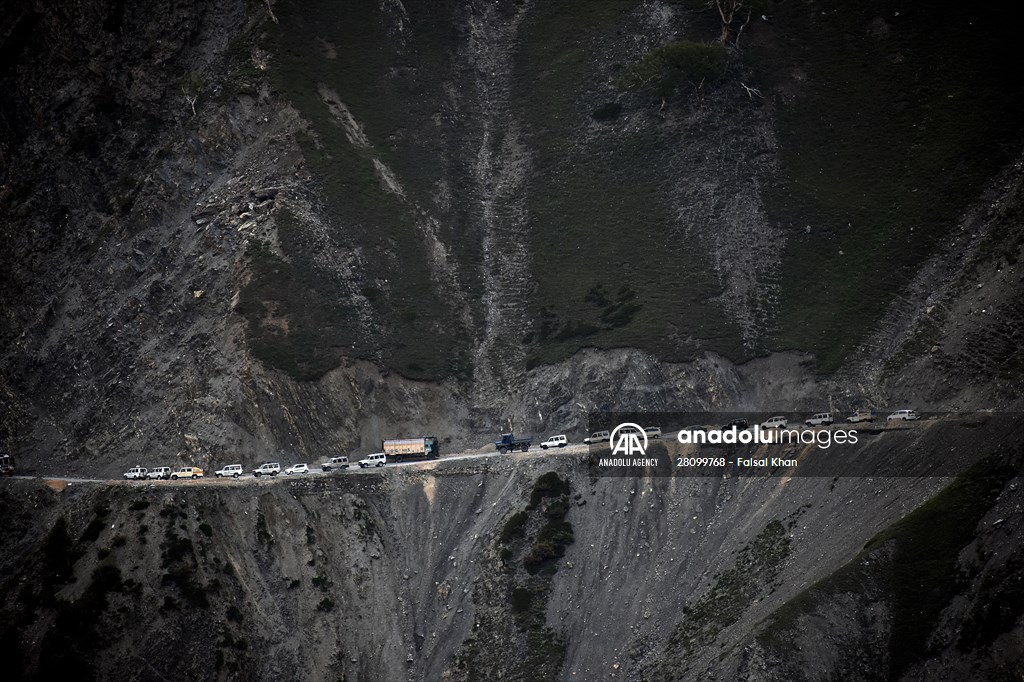 Zojila Pass : one of the world's most dangerous roads