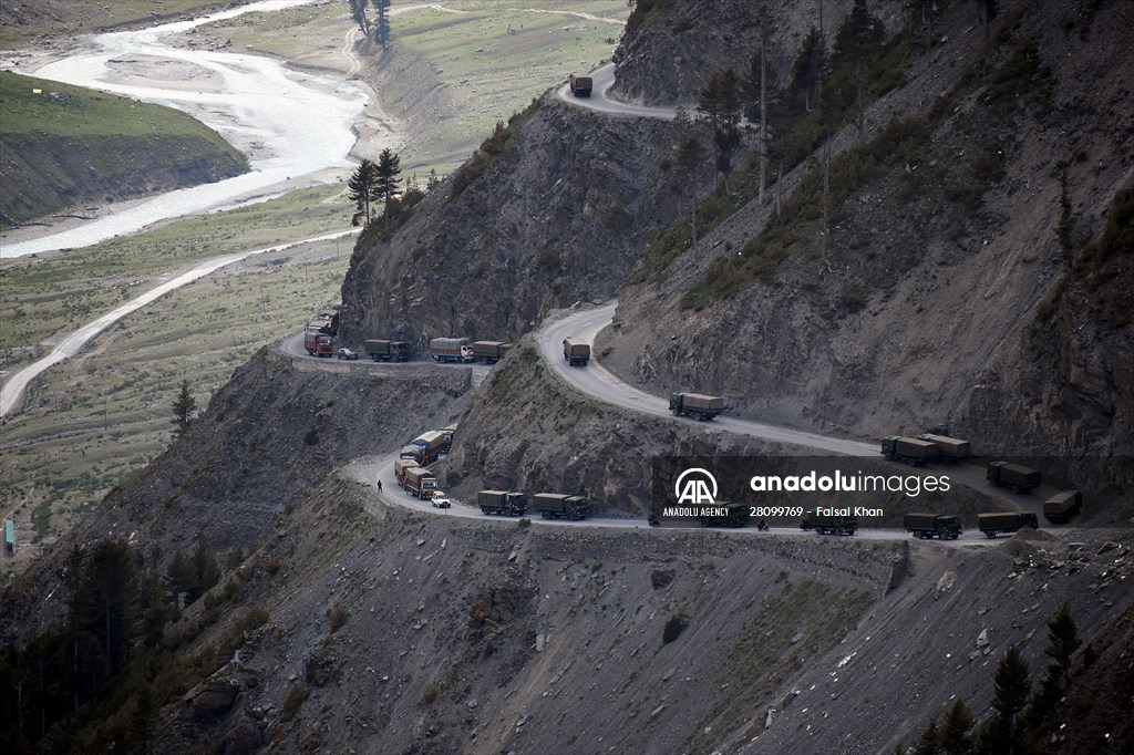Zojila Pass : one of the world's most dangerous roads